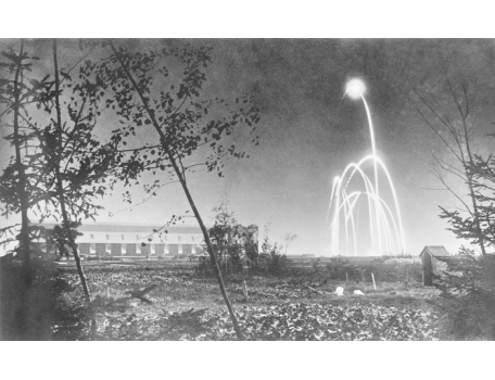 Zeppelinhal van Gontrode bij nacht, 1915