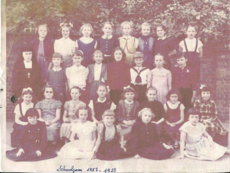 Klasfoto vijfde en zesde leerjaar, Sint-Lievens-Houtem, 1957