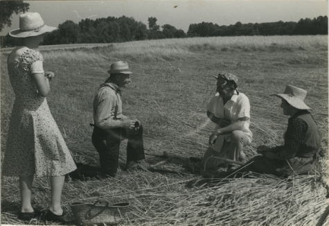 Bliki Césaer, Marguerite Van Hecke, Christine Lampaert en André Van Hecke, opname film “Ouden Balegemsen” (van Roger Van Brakel), 1978