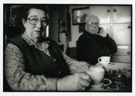Portret van Irena Cnudde en pastoor Neels, Munte