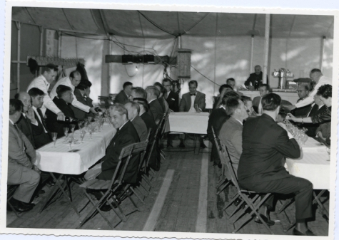 Handelsbeurs bediening feestdis, Sint-Lievens-Houtem, 1967.