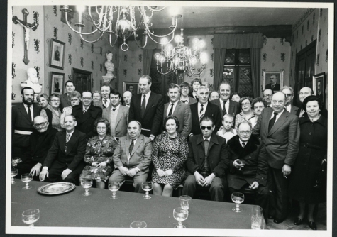 Groepsfoto ter gelegenheid van de huldiging van Vissersclub Het Stekelingske, Merelbeke, 1975-1985