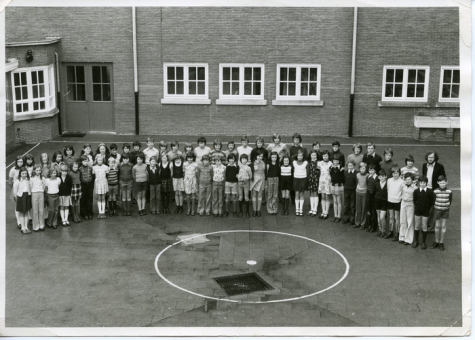 Groepsfoto van leerlingen in het Paus Johannescollege, Merelbeke, 1975-1980