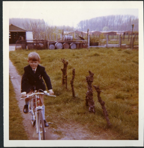 Martin Moerman op zijn nieuwe fiets, Merelbeke, 1971