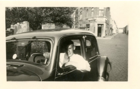 Jean De Keukelaere in de Citroën van Arthur De Meyer, Gentbrugge, 1950