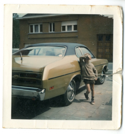 Mario Brisard aan een Pontiac, Bavegem, 1972-1973