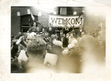 Muzikanten op verwelkoming Gustaaf Van Bever, Sint-Lievens-Houtem, 1945