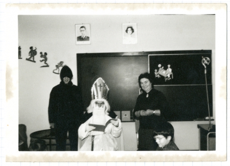 Sint-Maarten op bezoek in de klas, Sint-Lievens-Houtem, jaren 1960