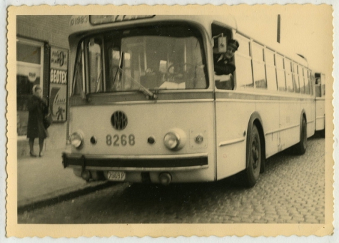 Op de foto aan het stuur van de bus, Brussel, 1961