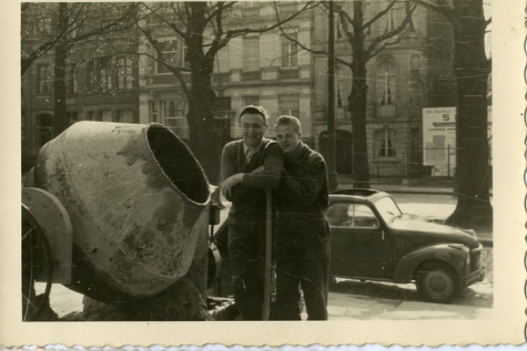 Op de foto met de betonmolen, Brussel, 1957