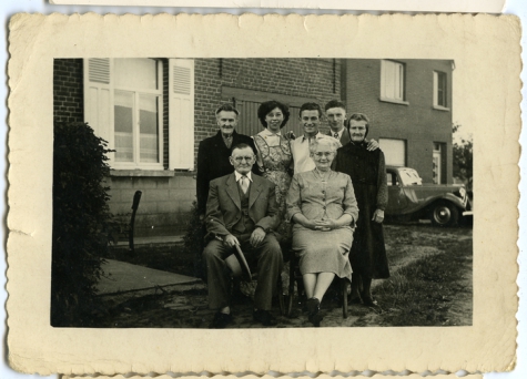 Met de familie op de foto, Bambrugge, 1955-1960