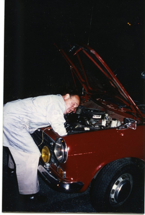 Sleutelen aan een auto, 1976