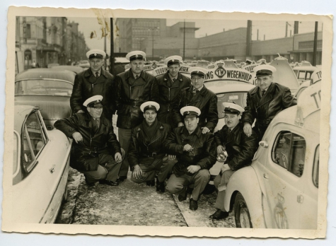 Op de foto in uniform in de sneeuw, Brussel, 1950-1960