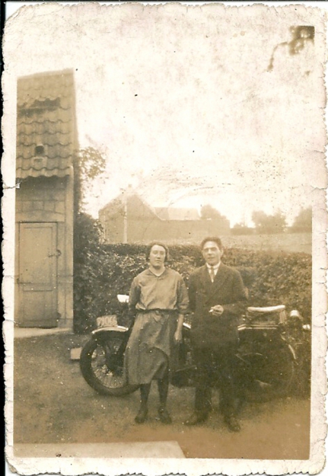 Poseren voor de motorfiets, Sint-Lievens-Houtem, 1950-1960
