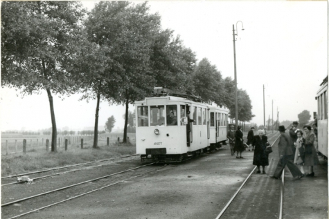 Tram van de lijn Gent-Geraardsbergen, Sint-Lievens-Houtem,1953. 