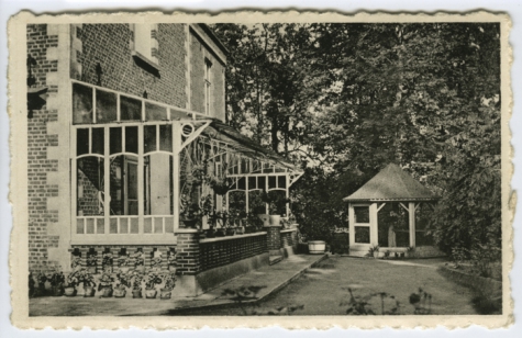 Veranda van Villa Van Damme in de Lindenstraat te Melle