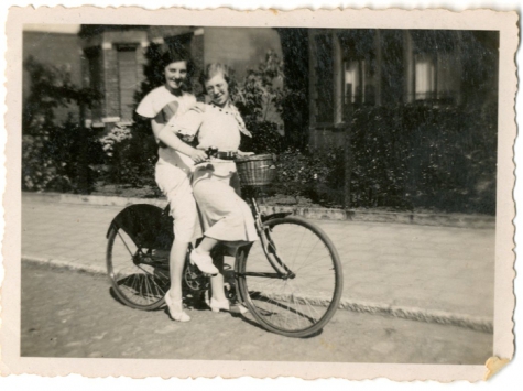 Op de fiets tijdens de Gentse Feesten, Gent, 1935