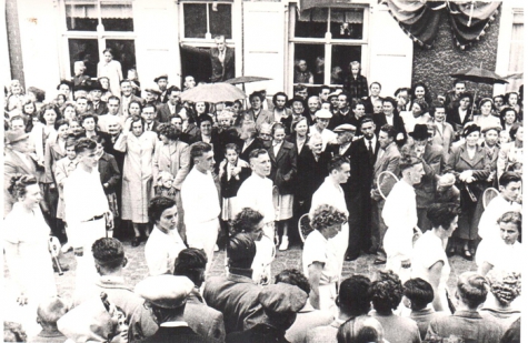 Groep tennissers, viering 25 jaar burgemeesterambt Marcel Stas de Richelle, Merekbeke, 1952