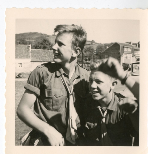 Chiro Melle, luisteren naar de transistorradio, Ardennen, 1962