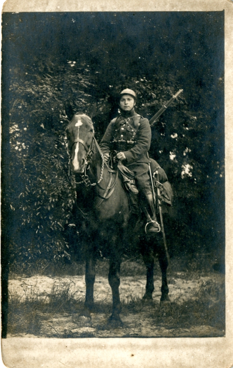 Portret van een soldaat te paard tijdens Eerste Wereldoorlog, details onbekend