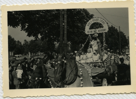 Praalwagen in bevrijdingsstoet, Sint-Lievens-Houtem, 1940-1945