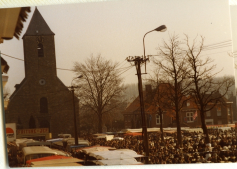 Houtem Jaarmarkt met zicht op kerk, Sint-Lievens-Houtem, datum?