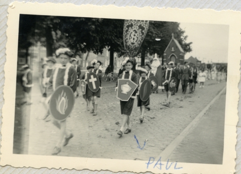 Schooljongens in processie, Sint-Lievens-Houtem, 1956-1962