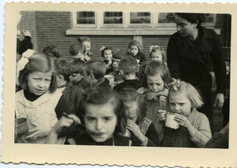 Soepbedeling winterhulp, Sint-Lievens-Houtem, 1943