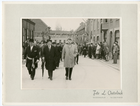 Stoet na inhuldiging Groenweg, Reigerstraat, Bavegemstraat, Oosterzele, 1965 