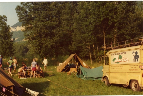 Chiro Melle met fiets op weg naar Lourdes, Frankrijk, 1975