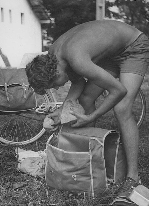 Grap met stenen chiro Melle, Frankrijk, 1975