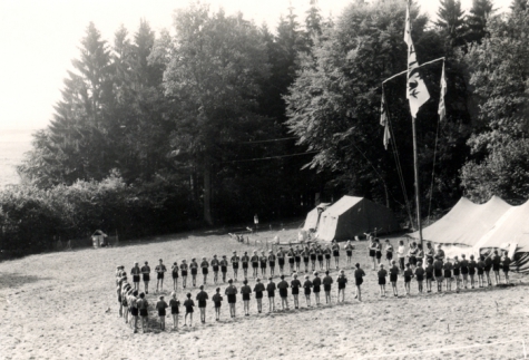 Openingsformatie op kamp, Willerzie, 1975
