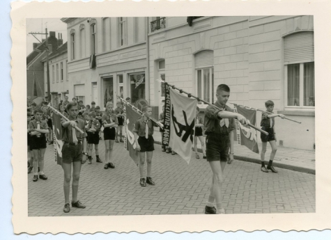 Vlaggendragers voorop, Melle, 1965- 1969.