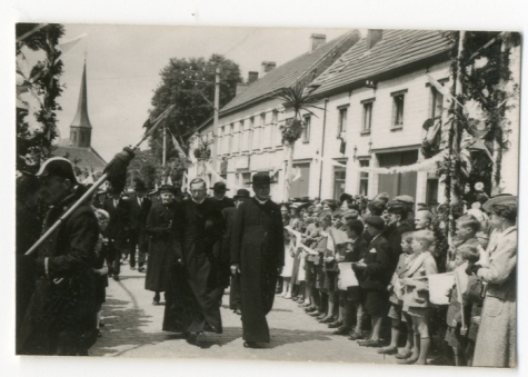 Dorp verwelkomt deken Rijckaert, Oosterzele, 1959