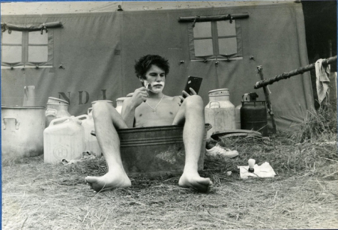 Scheerbeurt Luc Remue op chirokamp, Tenneville, 1979