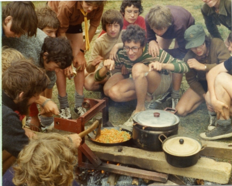 Hongerige chiroleden op fietstocht in Frankrijk, 1974