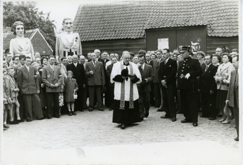 Eerste betonweg Kattestraat, inhuldiging, Landskouter, 1956
