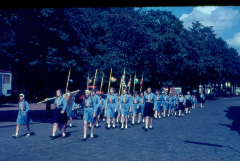 Chiromeisjes op gemeenteplein Melle, 1965