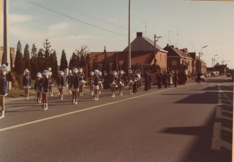 Majorette en familie Dorus, Destelbergen, 1976