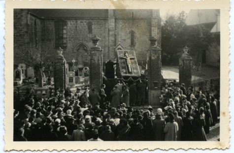 Heilige Missie, kruisbeeld bij de kerk, Landskouter, 1956