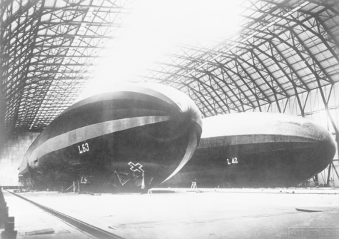 Zeppelinloods voor twee zeppelins, 1915