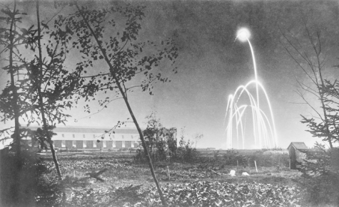 Zeppelinhal van Gontrode bij nacht, 1915