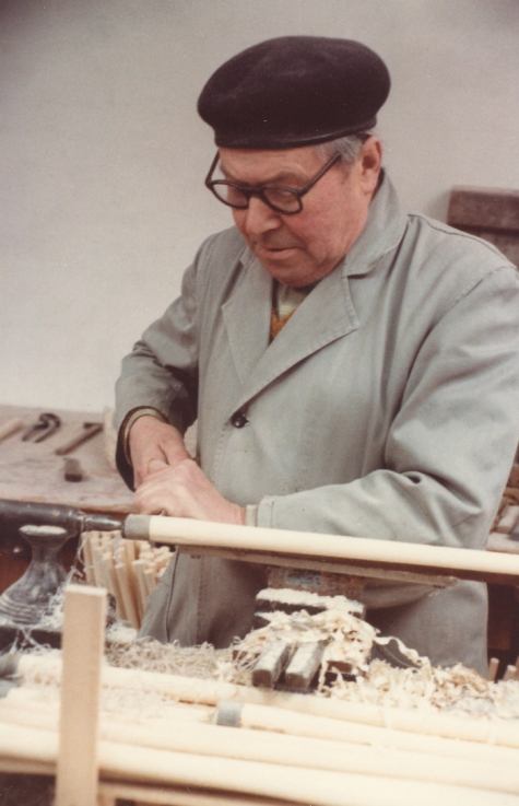 Pijlenmaker Frans Gyselinck aan het werk, Melle, 1960-1983