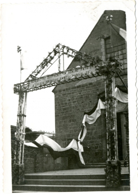 Feestelijkheden ter ere van E.H. Richard De Moor die ingehuldigd werd als pastoor, Bavegem, 1933