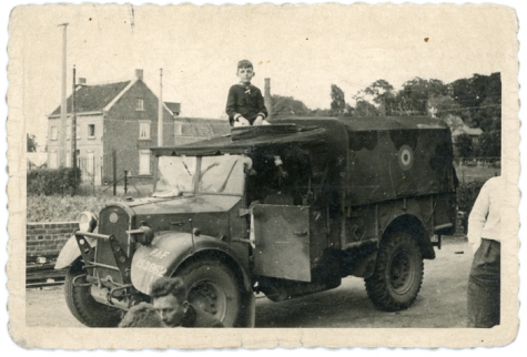 Carlo De Cooman op camion, Merelbeke, 1944