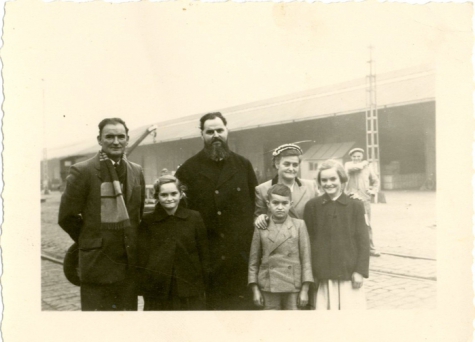 Vertrek pater Alfons Mabilde naar Belgisch-Congo, Antwerpen, 1954