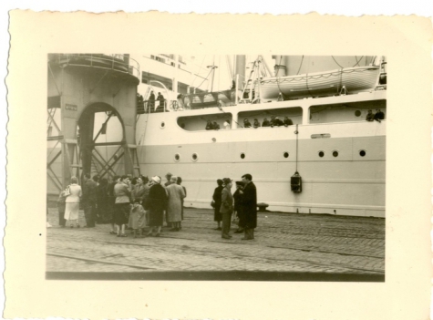 Vertrek pater Alfons Mabilde naar Belgisch-Congo, Antwerpen, 1954
