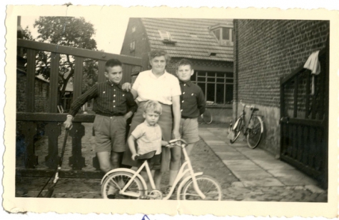 Michel Van Der Haegen bij de familie Mabilde, Letterhoutem, 1959