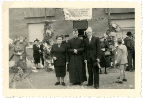 Feest voor de priesterwijding van Raymond Van De Vijver, Oordegem, 1952