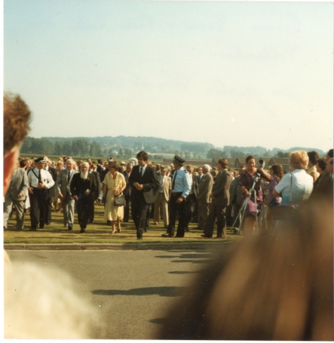 Inhuldiging beeld pater Van De Velde, met prinses Margriet van Nederland en prins Pieter Van Vollehove, Oosterzele, 1981